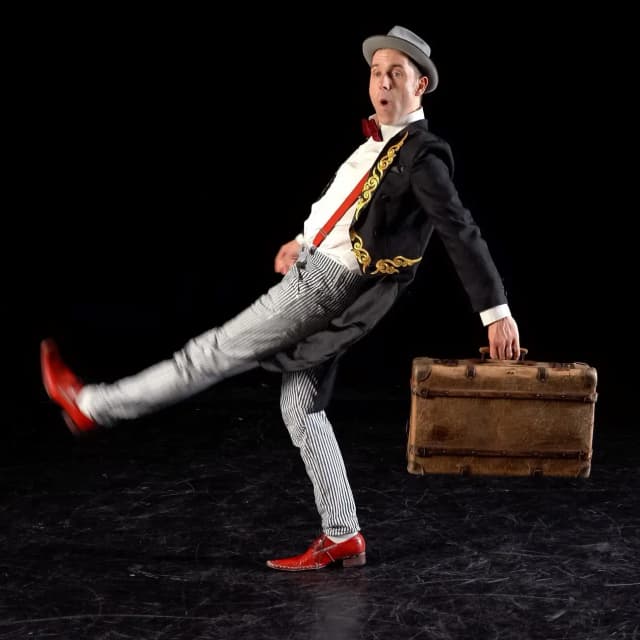 Ein Mann, ein Koffer, ein Wandazirkus